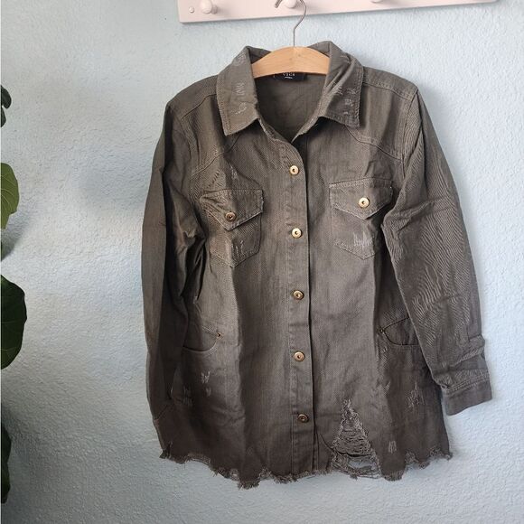 Vici NWOT distressed jacket (shacket) side pockets button front - Picture 2 of 13